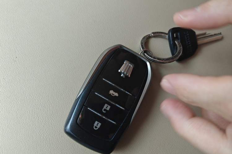 Used Toyota Crown 2012 2.5L Royal Leather Edition Vehicle Key