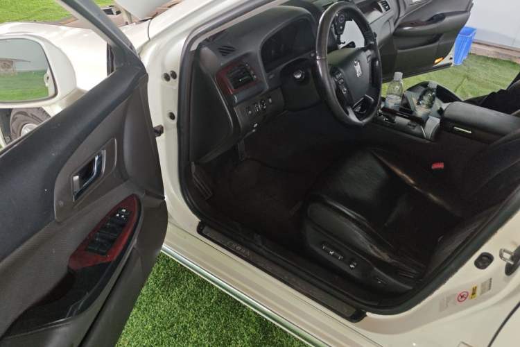 Used Toyota Crown 2012 2.5L Royal Driver Seat