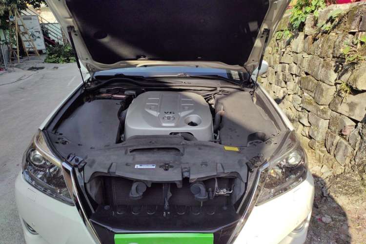 Used Toyota Crown 2012 2.5L Royal Leather Edition Engine Bay