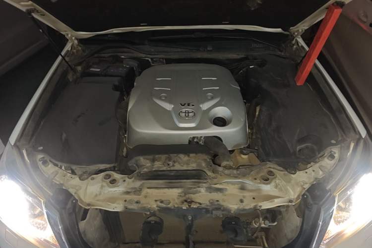 Used Toyota Crown 2012 2.5L Royal Leather Edition Engine Bay