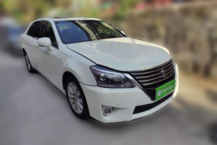 Used Toyota Crown 2012 2.5L Royal Leather Edition Front Right 45 Deg