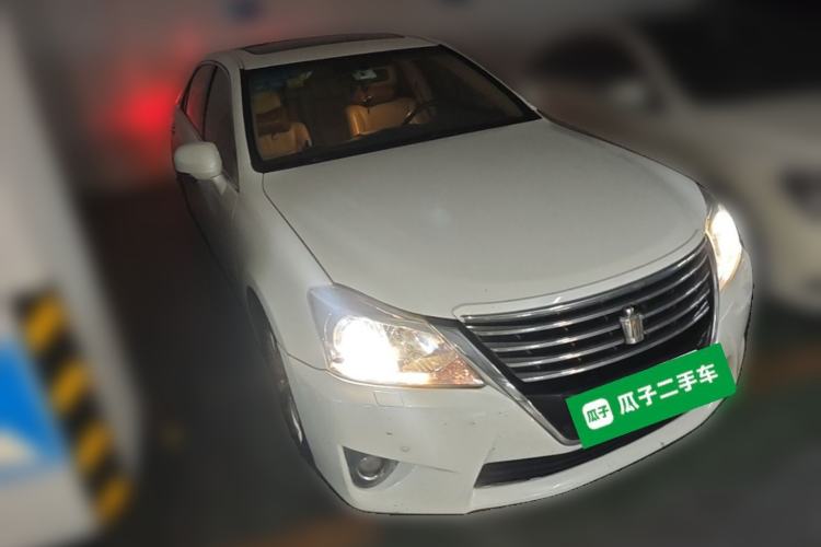 Used Toyota Crown 2012 2.5L Royal Leather Edition Front Right 45 Deg