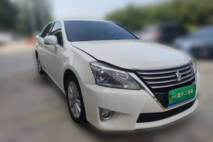 Used Toyota Crown 2012 2.5L Royal Navigation Edition Front Right 45 Deg