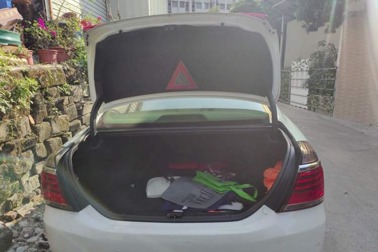 Used Toyota Crown 2012 2.5L Royal Leather Edition Trunk
