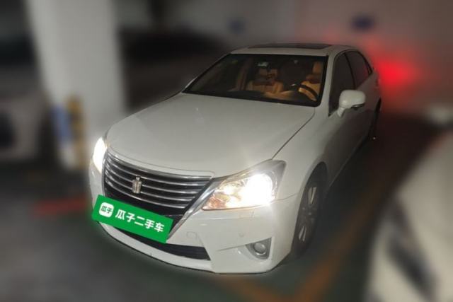 Ojetý Toyota Crown 2012 2.5L Royal Leather Edition