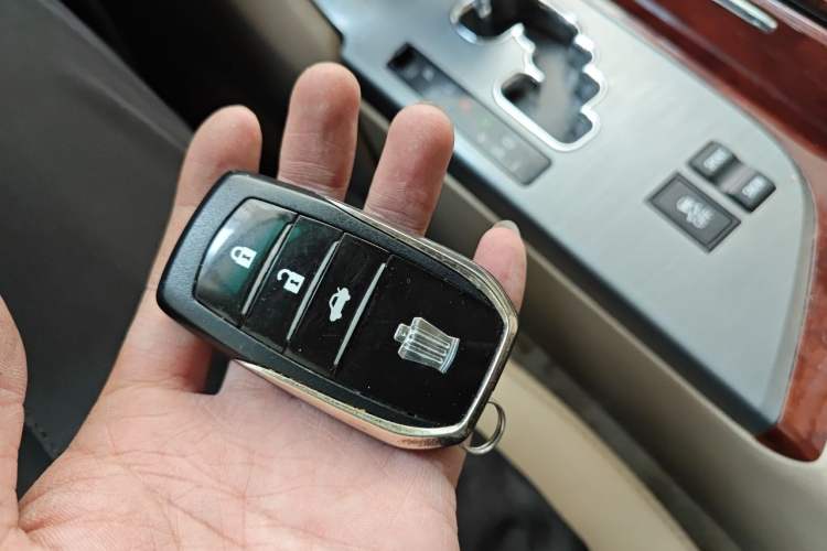Used Toyota Crown 2012 2.5L Royal Leather Edition Vehicle Key