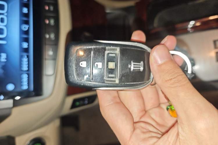 Used Toyota Crown 2012 2.5L Royal Leather Edition Vehicle Key