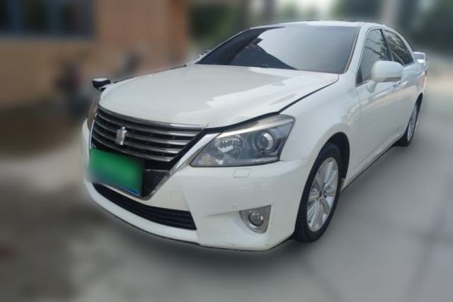 Ojetý Toyota Crown 2012 2.5L Royal Navigation Edition