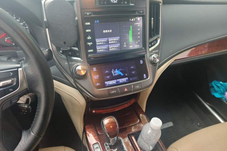 Used Toyota Crown 2015 2.0T Fashion Edition Audio And AC Panel