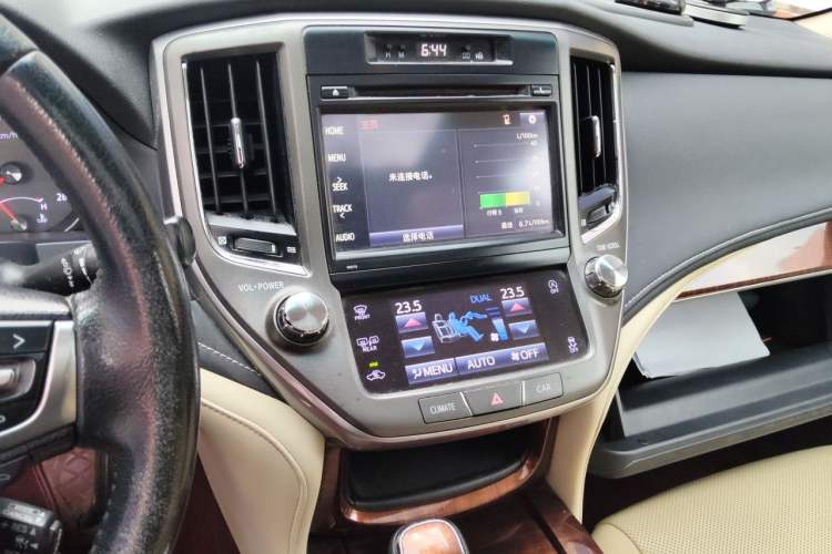 Used Toyota Crown 2015 2.0T Fashion Edition Audio And AC Panel
