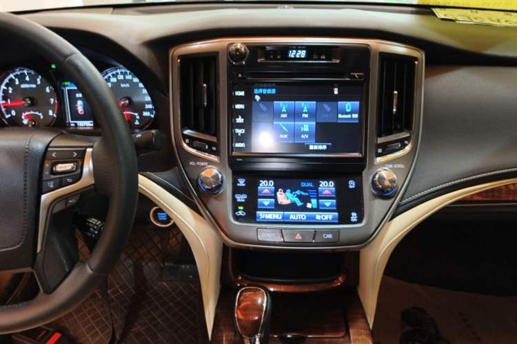 Used Toyota Crown 2015 2.0T Fashion Edition Audio And AC Panel