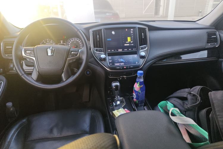 Used Toyota Crown 2015 2.0T Premium Edition Center Console
