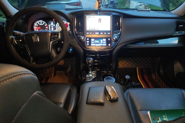 Used Toyota Crown 2015 2.0T Premium Edition Center Console