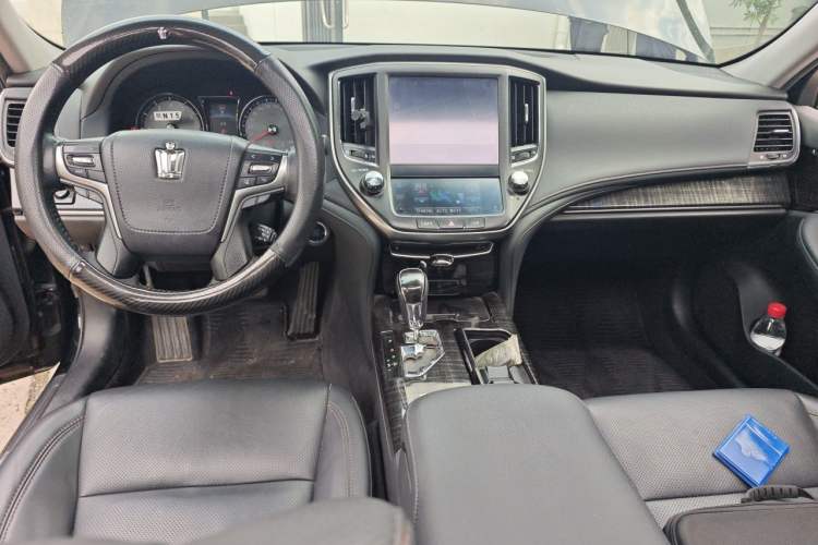 Used Toyota Crown 2015 2.0T Premium Edition Center Console