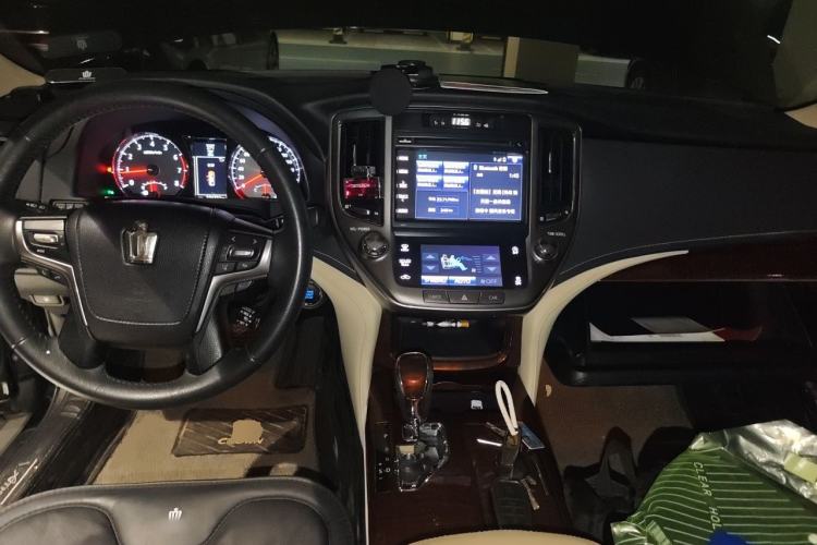 Used Toyota Crown 2015 2.0T Fashion Edition Center Console