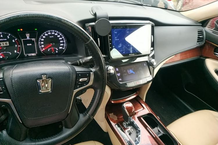 Used Toyota Crown 2015 2.0T Fashion Edition Center Console