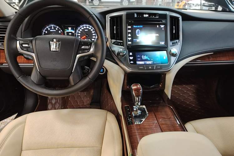 Used Toyota Crown 2015 2.5L Smart Edition Center Console