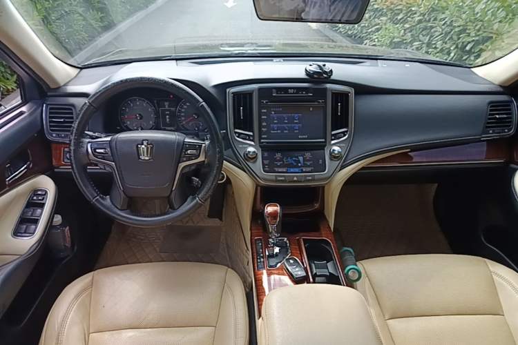 Used Toyota Crown 2015 2.5L Smart Edition Center Console