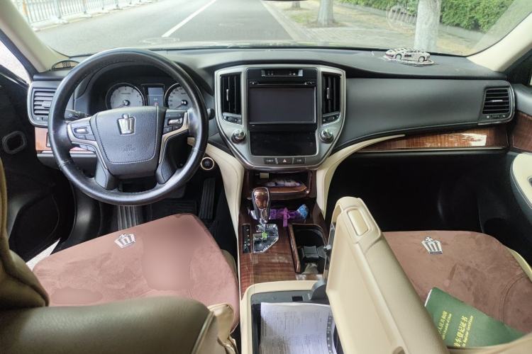 Used Toyota Crown 2015 2.5L Executive Edition Center Console