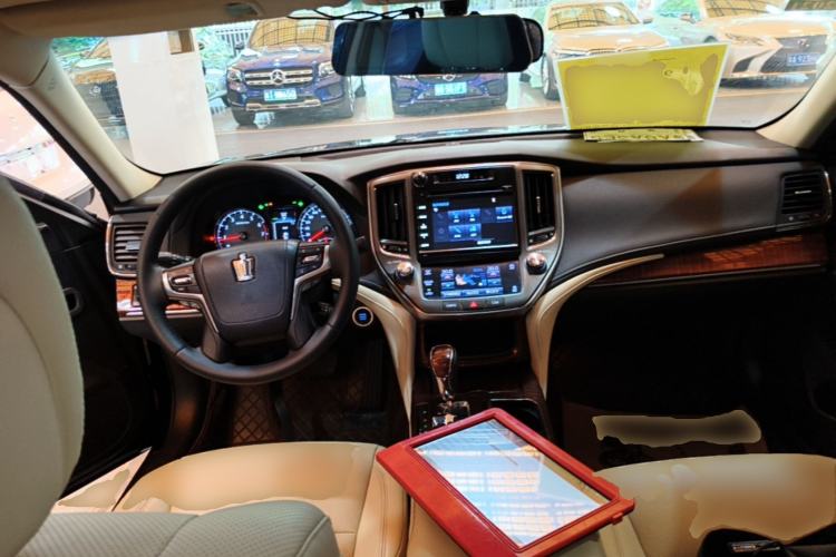 Used Toyota Crown 2015 2.0T Fashion Edition Center Console