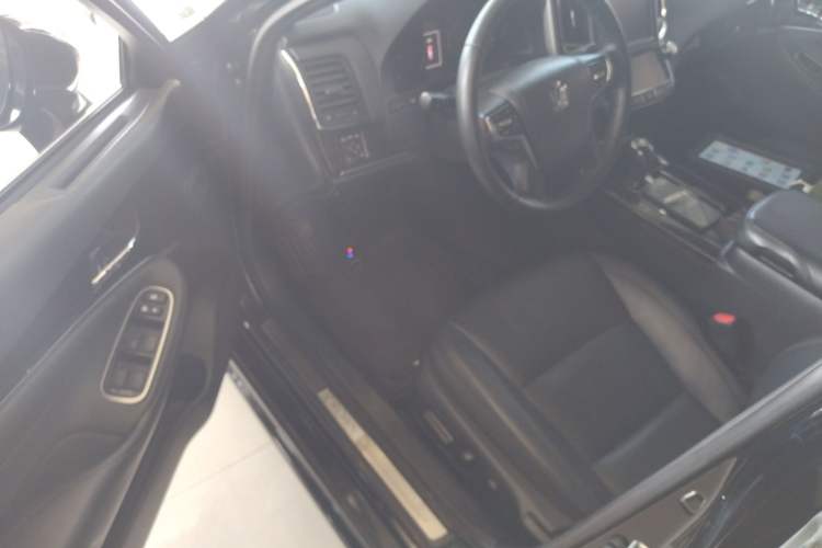 Used Toyota Crown 2015 2.0T Fashion Edition Driver Seat