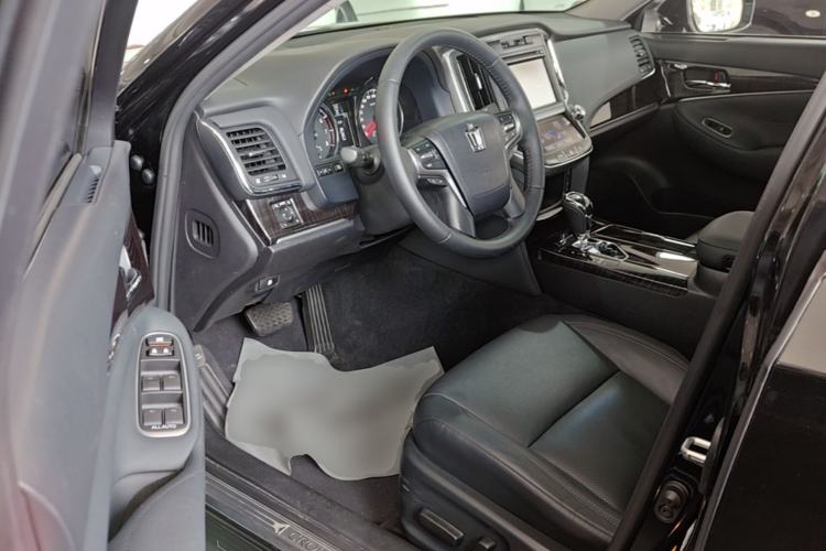 Used Toyota Crown 2015 2.0T Fashion Edition Driver Seat