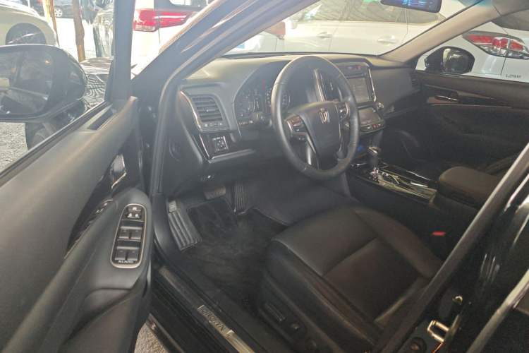 Used Toyota Crown 2015 2.0T Fashion Edition Driver Seat