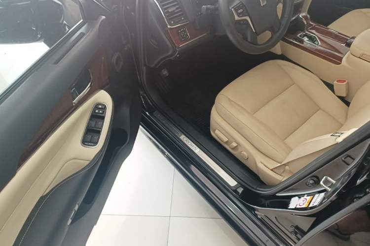 Used Toyota Crown 2015 2.0T Fashion Edition Driver Seat