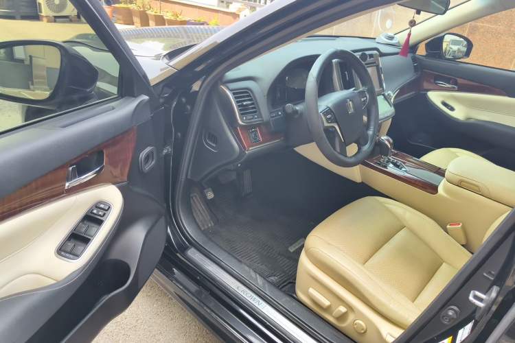 Used Toyota Crown 2015 2.5L Smart Edition Driver Seat