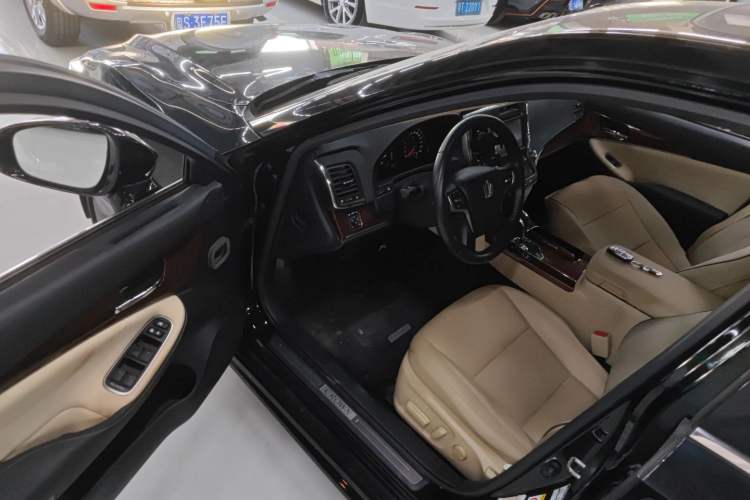 Used Toyota Crown 2015 2.0T Fashion Edition Driver Seat