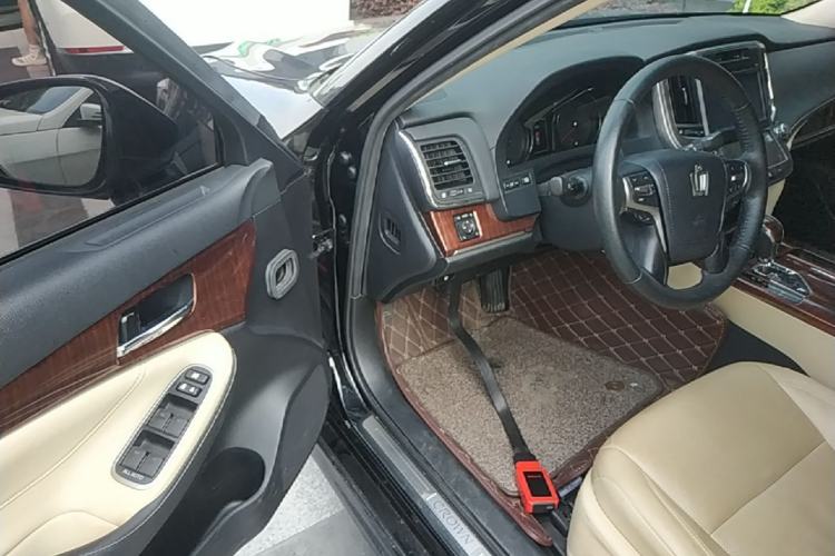 Used Toyota Crown 2015 2.0T Fashion Edition Driver Seat