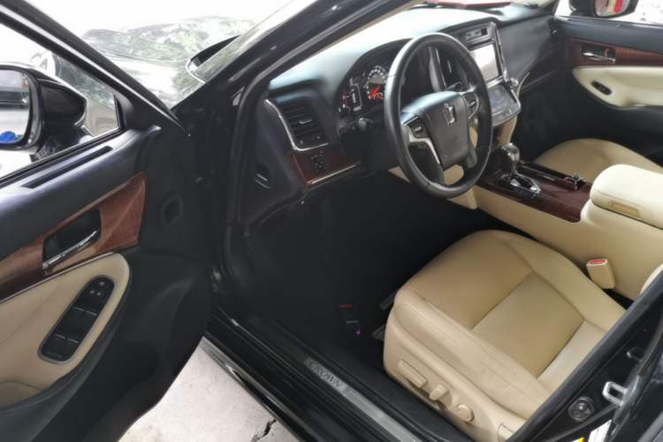 Used Toyota Crown 2015 2.0T Fashion Edition Driver Seat