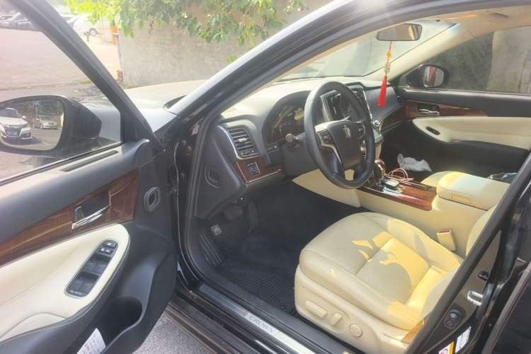 Used Toyota Crown 2015 2.0T Fashion Edition Driver Seat