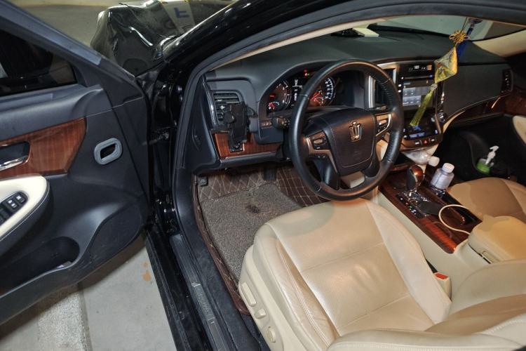 Used Toyota Crown 2015 2.0T Fashion Edition Driver Seat