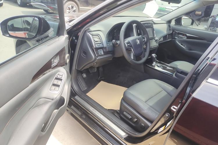 Used Toyota Crown 2015 2.5L Smart Edition Driver Seat