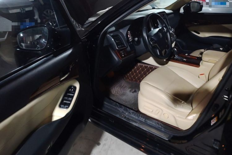 Used Toyota Crown 2015 2.0T Fashion Edition Driver Seat