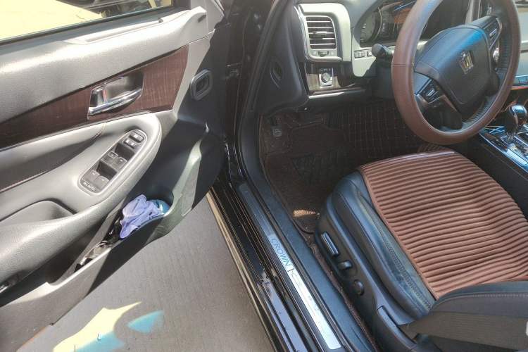 Used Toyota Crown 2015 2.0T Fashion Edition Driver Seat