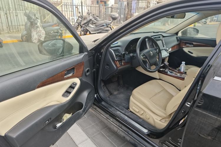 Used Toyota Crown 2015 2.0T Fashion Edition Driver Seat