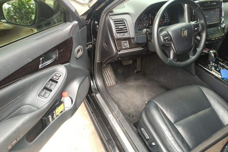 Used Toyota Crown 2015 2.5L Smart Edition Driver Seat