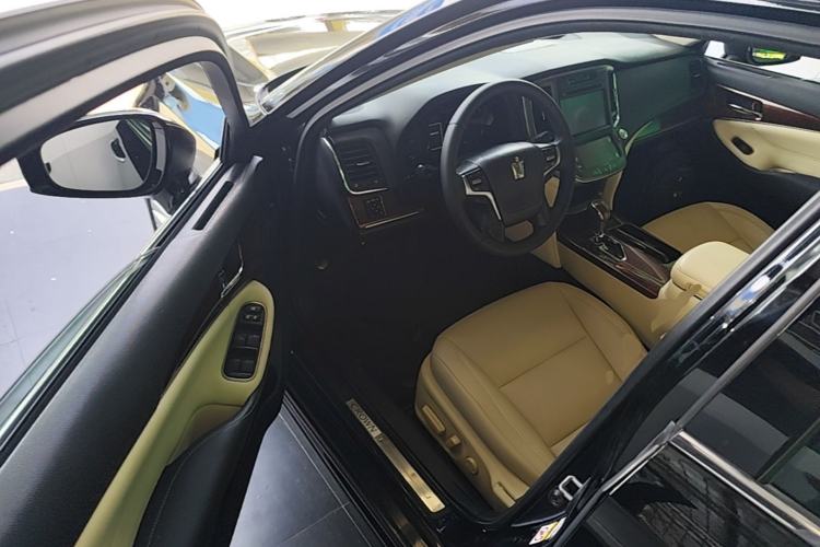 Used Toyota Crown 2015 2.0T Fashion Edition Driver Seat