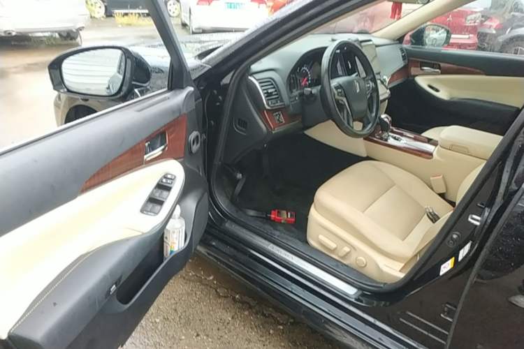 Used Toyota Crown 2015 2.0T Fashion Edition Driver Seat