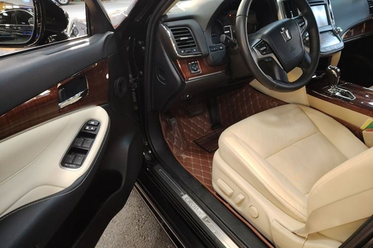 Used Toyota Crown 2015 2.5L Smart Edition Driver Seat
