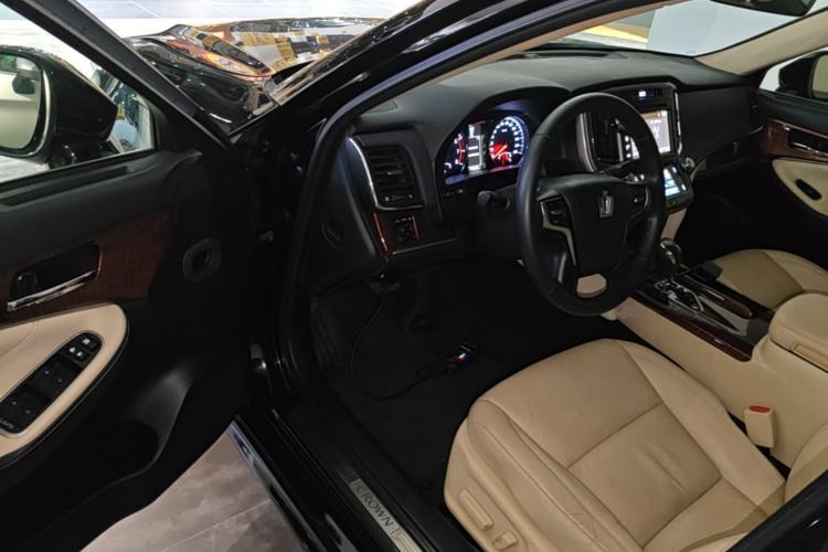 Used Toyota Crown 2015 2.0T Fashion Edition Driver Seat