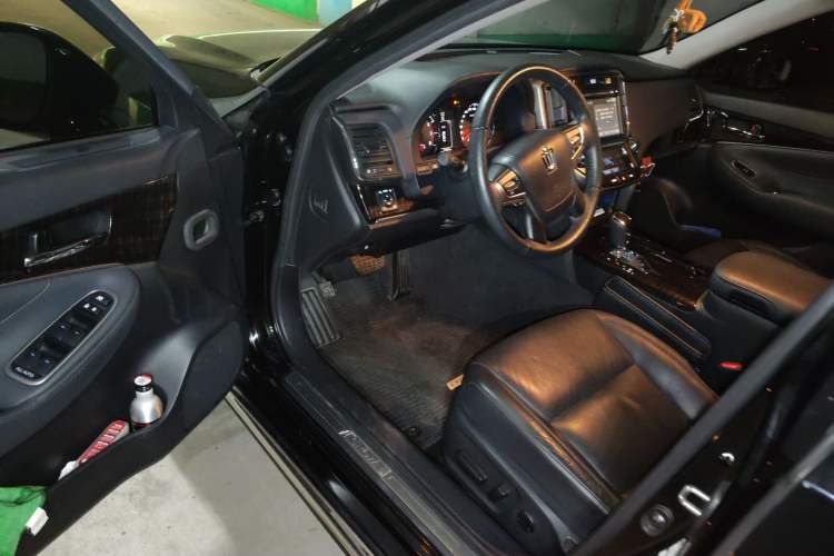 Used Toyota Crown 2015 2.0T Fashion Edition Driver Seat