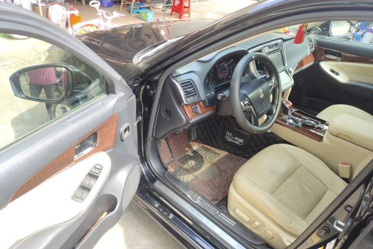 Used Toyota Crown 2015 2.0T Fashion Edition Driver Seat