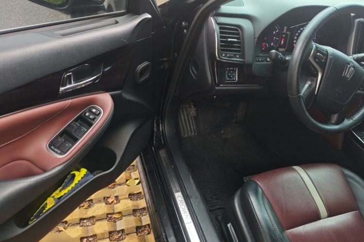 Used Toyota Crown 2015 2.0T Fashion Edition Driver Seat