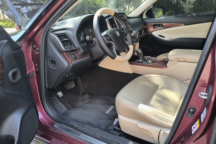 Used Toyota Crown 2015 2.0T Pioneer Edition Driver Seat