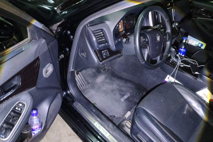 Used Toyota Crown 2015 2.0T Fashion Edition Driver Seat