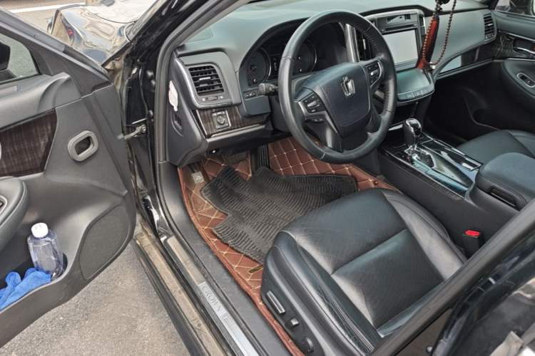 Used Toyota Crown 2015 2.0T Fashion Edition Driver Seat