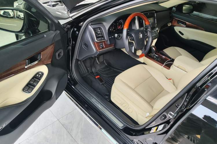 Used Toyota Crown 2015 2.5L Smart Edition Driver Seat